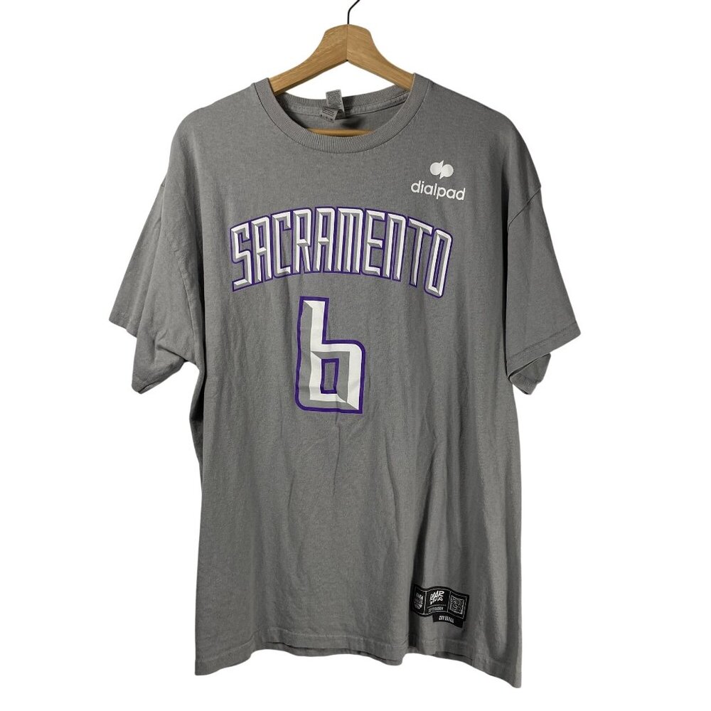 Gildan Men's Sacramento Kings #6 Short Sleeve T-Shirt Gray Size XL